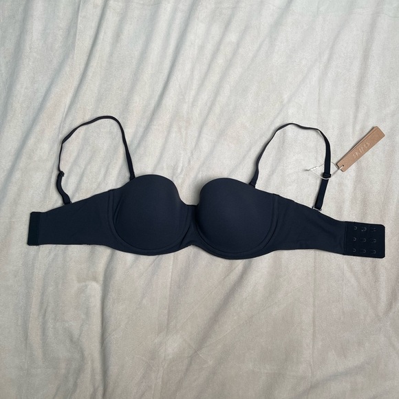 SKIMS Other - SKIMS Fits Everybody Strapless Bra 32D Onyx NWT